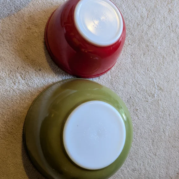 Red and Green Mixing Bowls - Picture 2 of 8